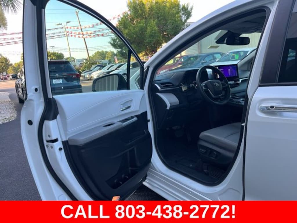 Used 2025 Toyota Sienna XLE Minivan/Van