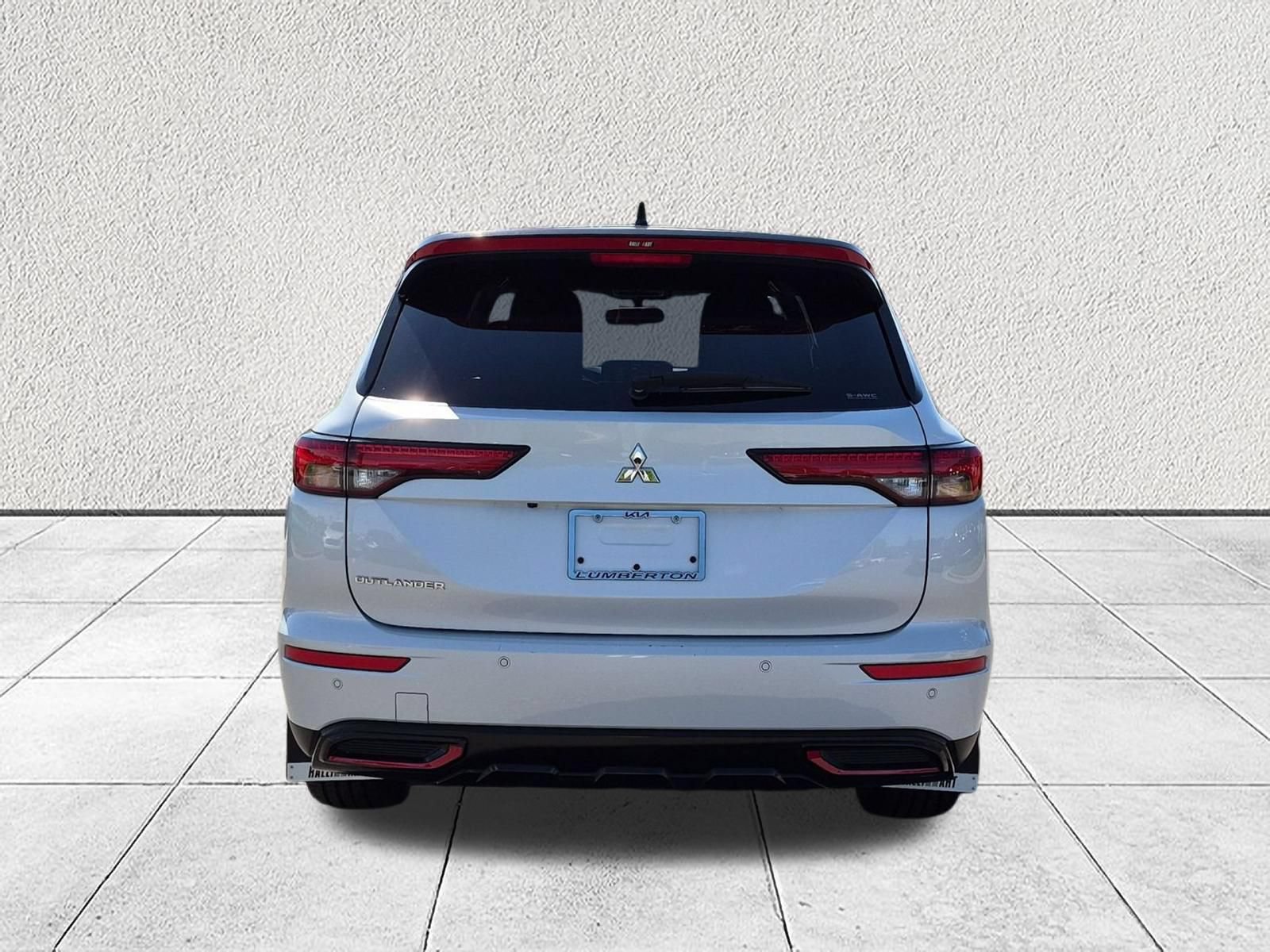 Used 2024 Mitsubishi Outlander SE Black Edition SUV