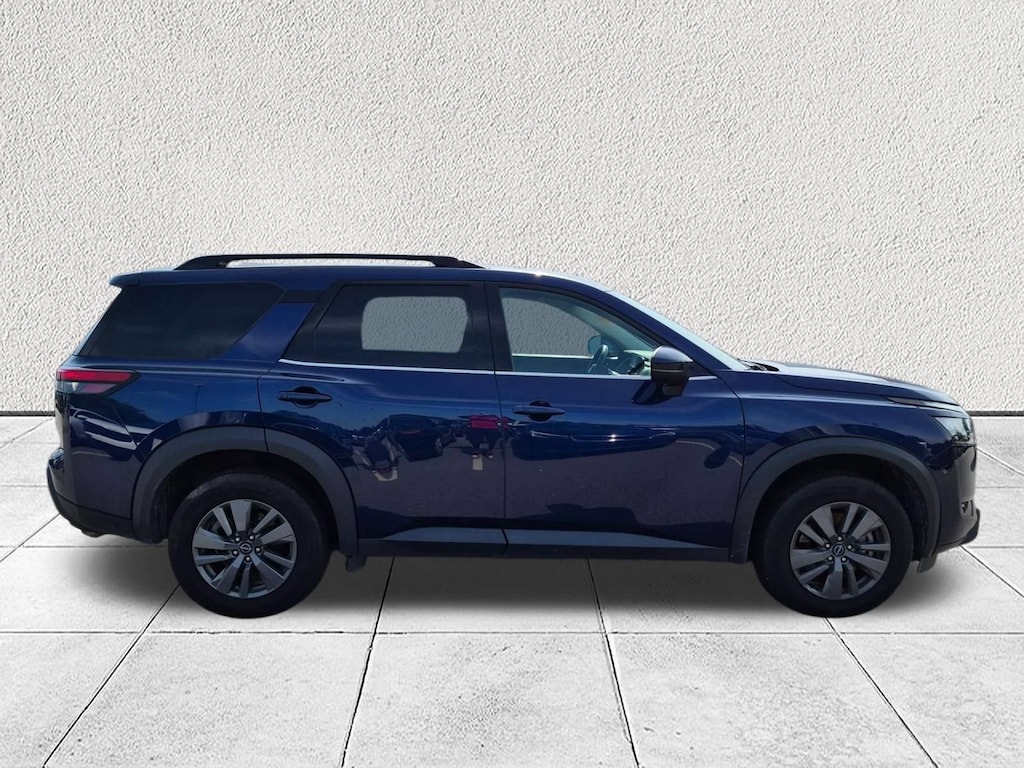 Used 2025 Nissan Pathfinder SV SUV