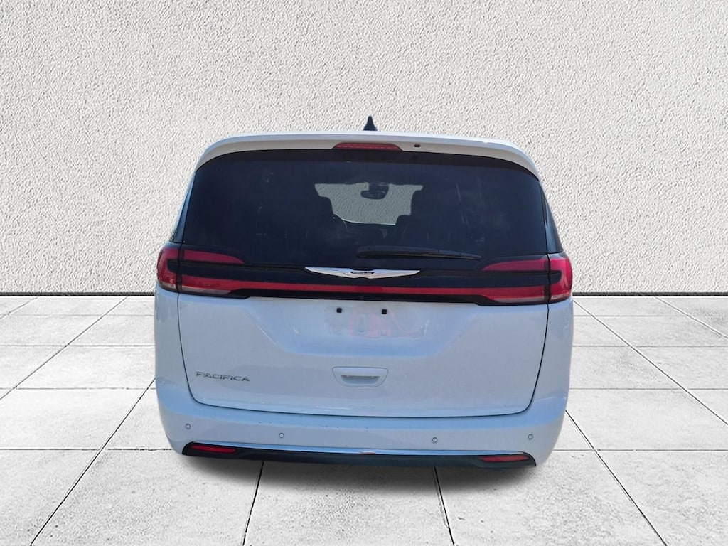 Used 2025 Chrysler Pacifica Select Van Passenger Van