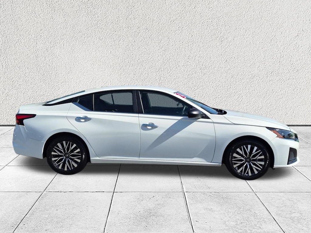 Used 2025 Nissan Altima SV Sedan