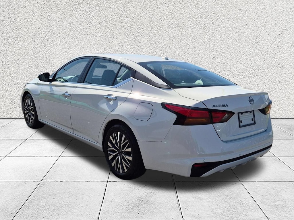 Used 2025 Nissan Altima SV Sedan