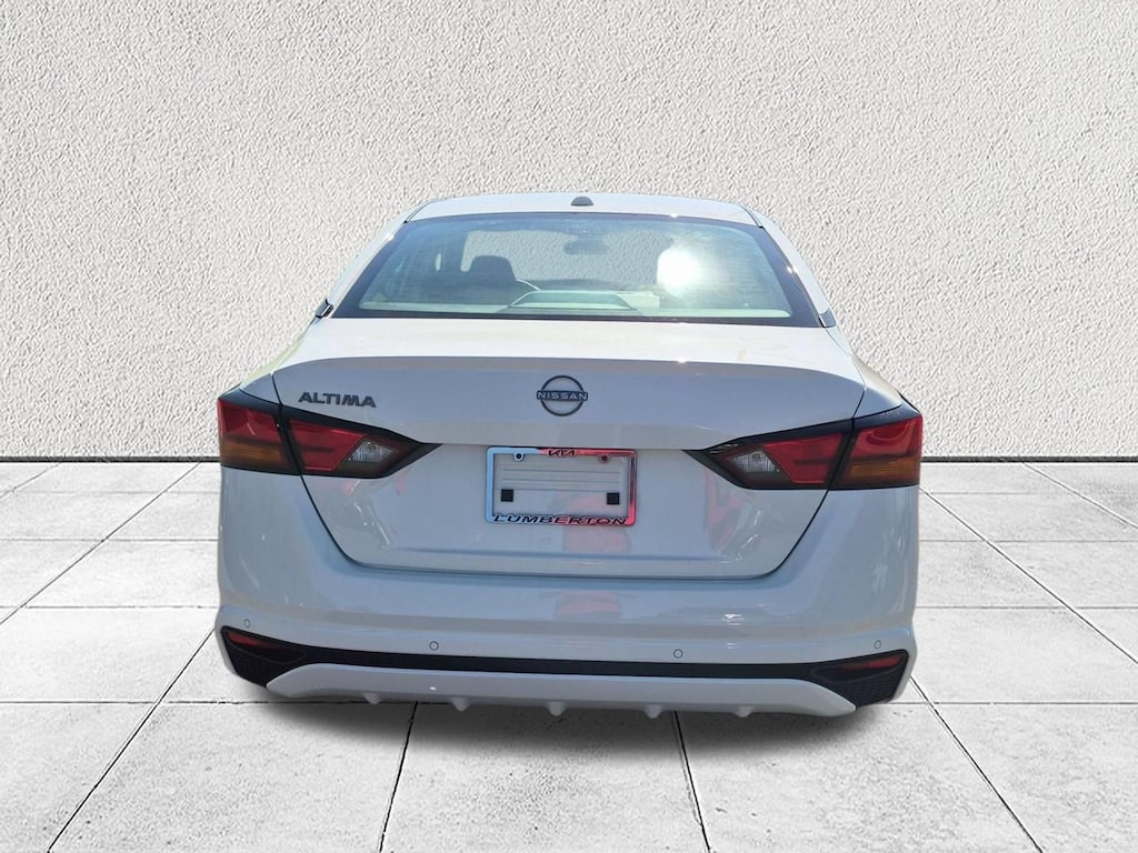 Used 2025 Nissan Altima SV Sedan