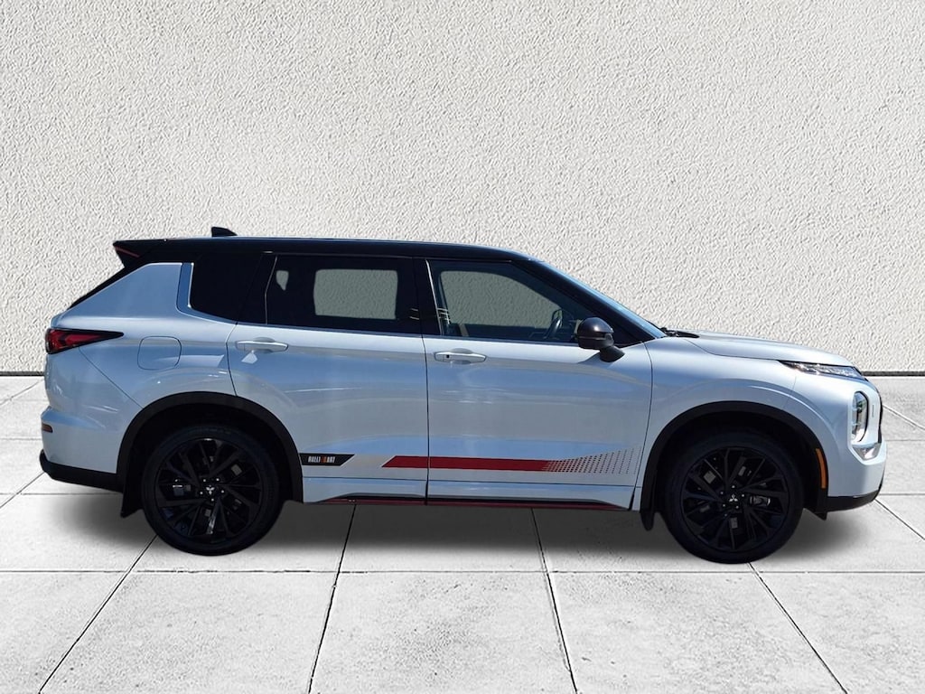 Used 2024 Mitsubishi Outlander SE Black Edition SUV