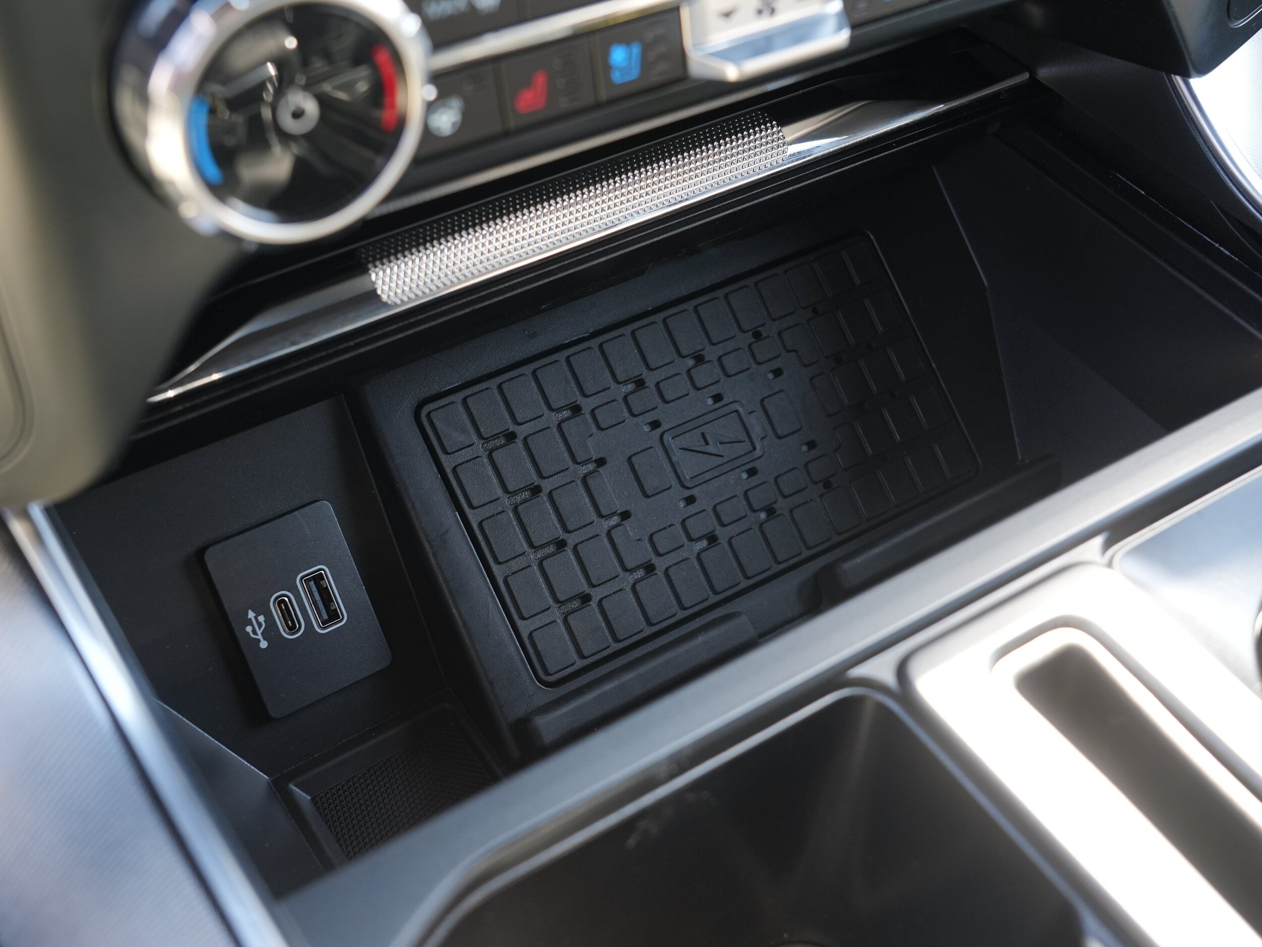 2025 Ford F-150 Platinum - Photo 37