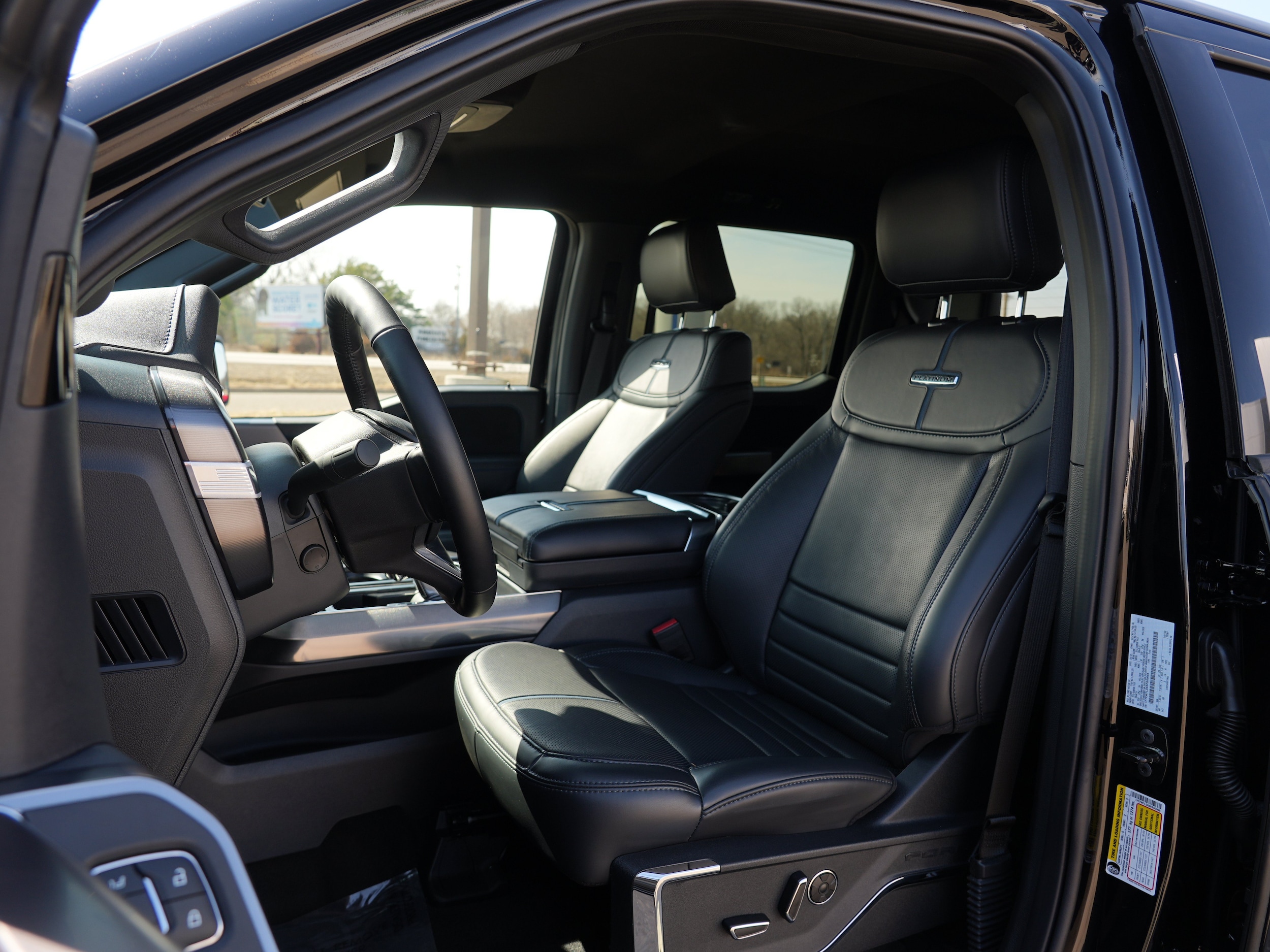 2025 Ford F-150 Platinum - Photo 16