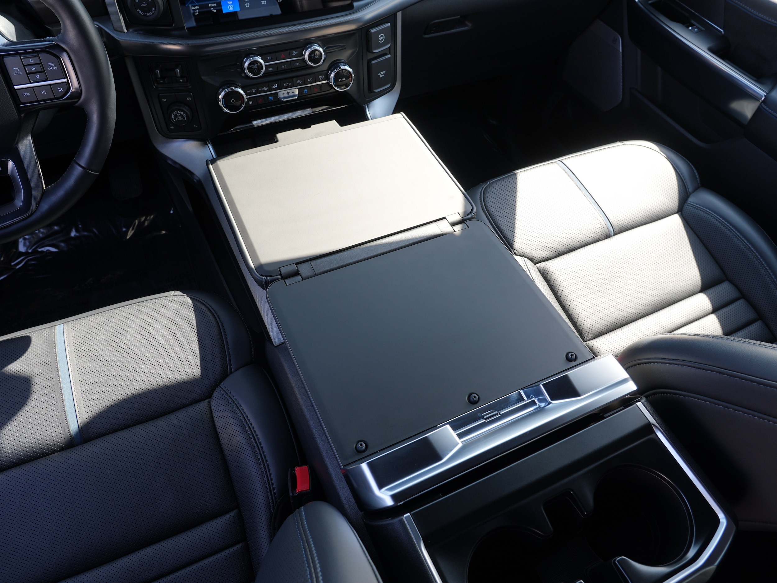 2025 Ford F-150 Platinum - Photo 31