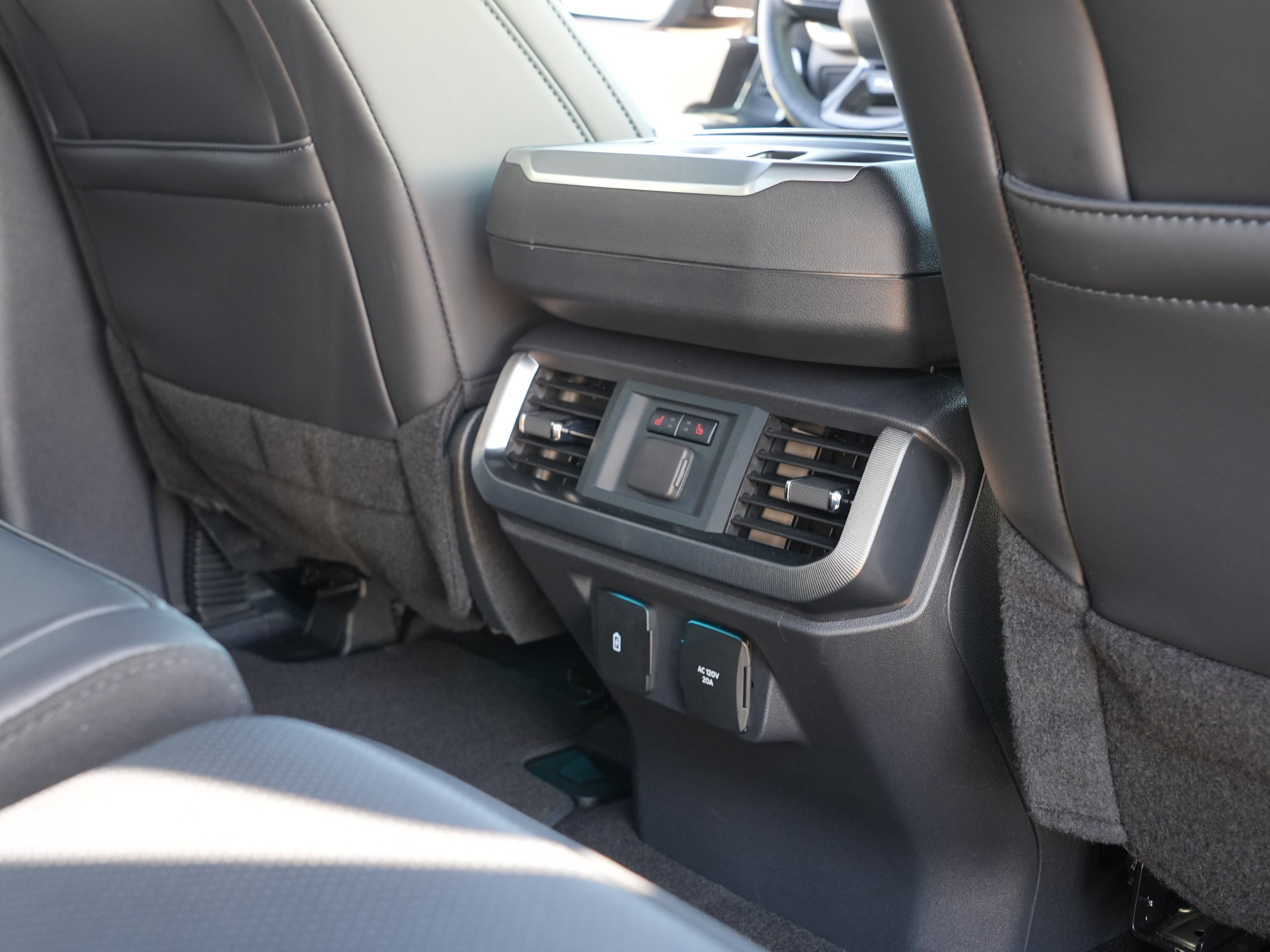 2025 Ford F-150 Platinum - Photo 33