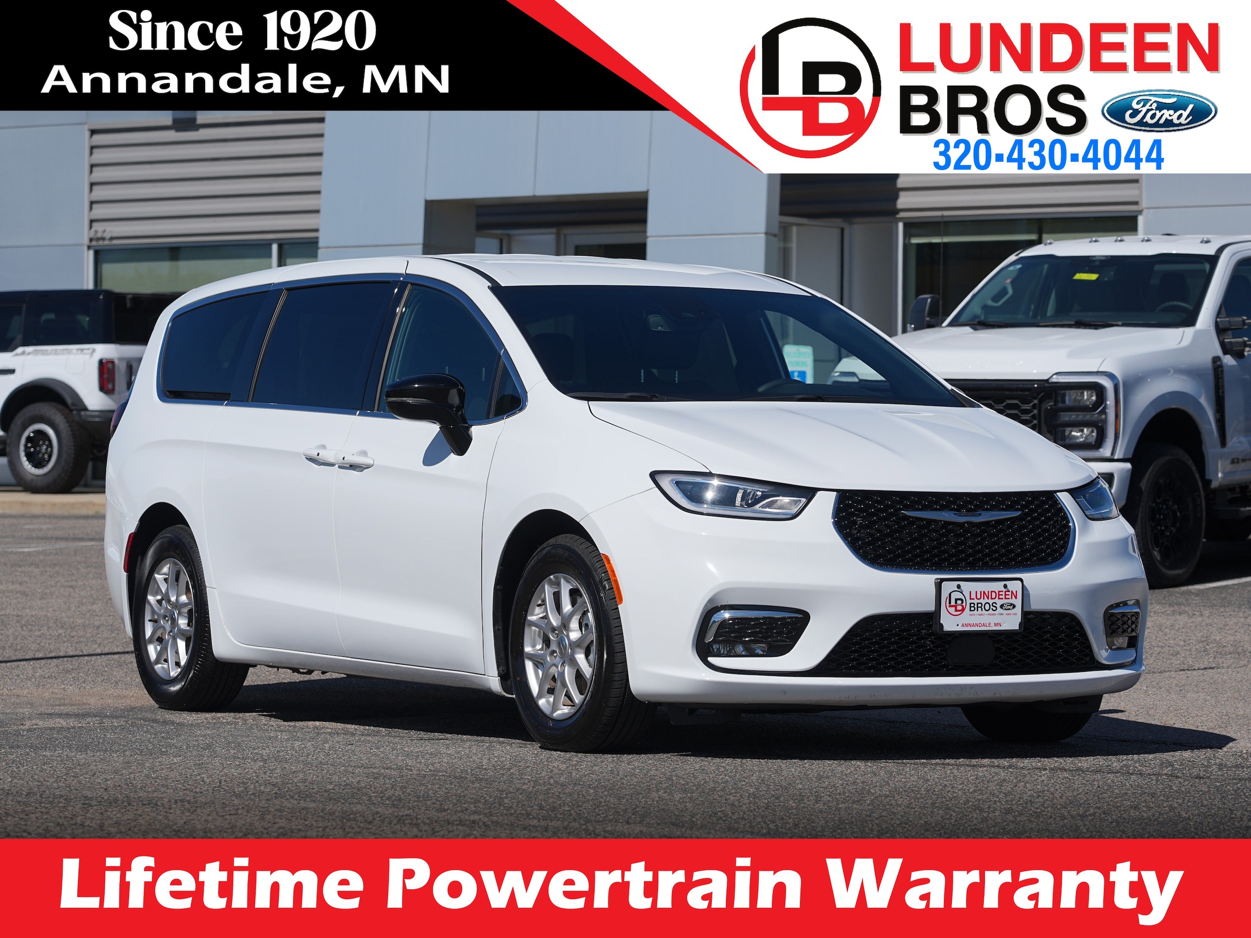 2025 Chrysler Pacifica Select