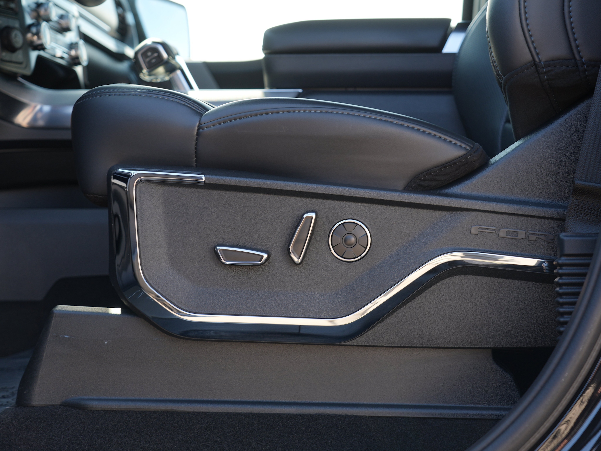 2025 Ford F-150 Platinum - Photo 19