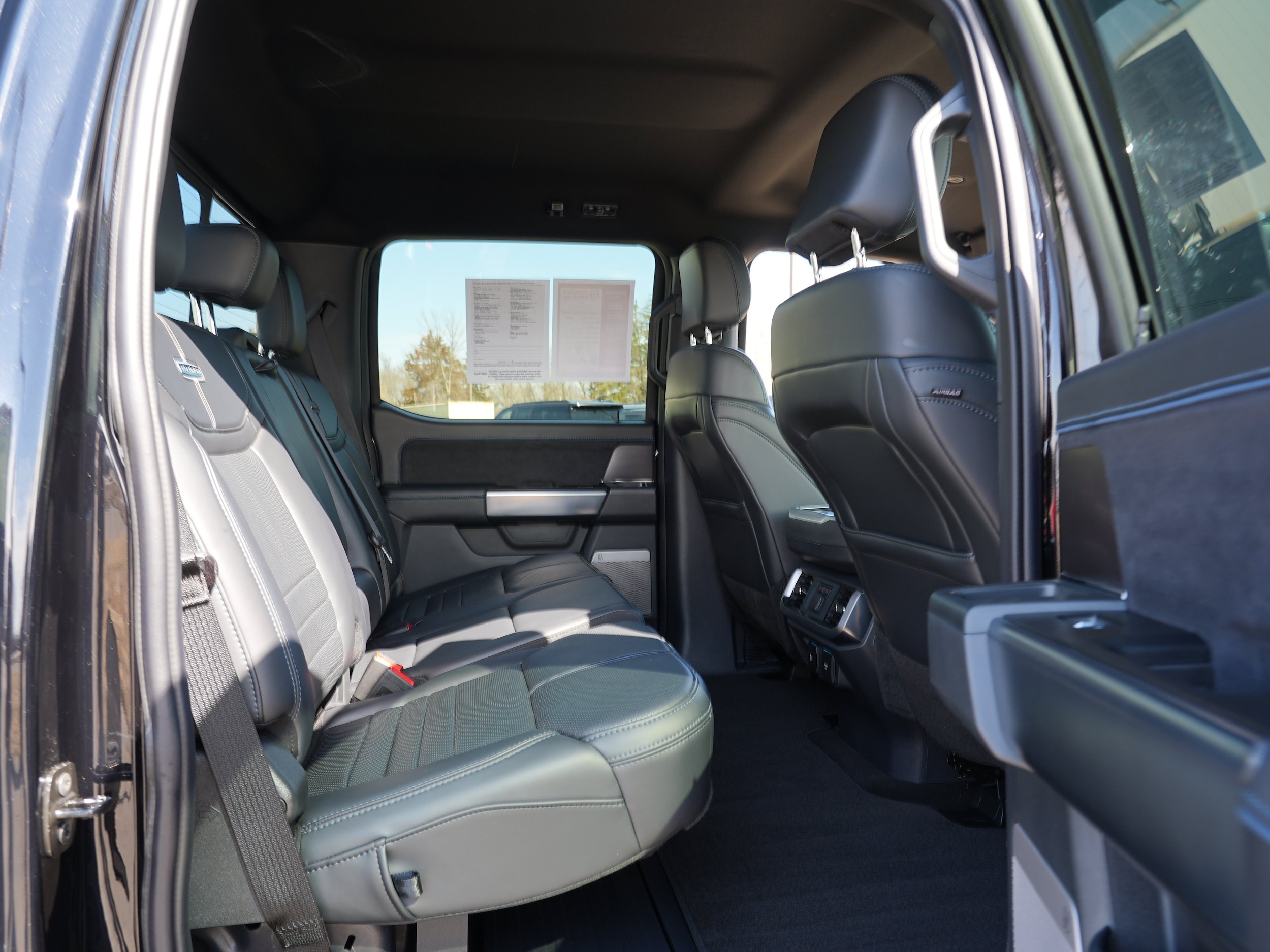 2025 Ford F-150 Platinum - Photo 32