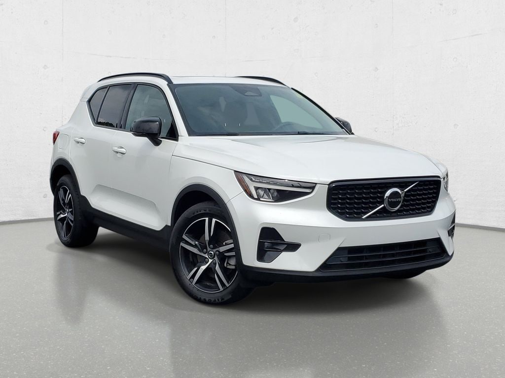 Used 2023 Volvo XC40 B5 Plus Dark Theme SUV
