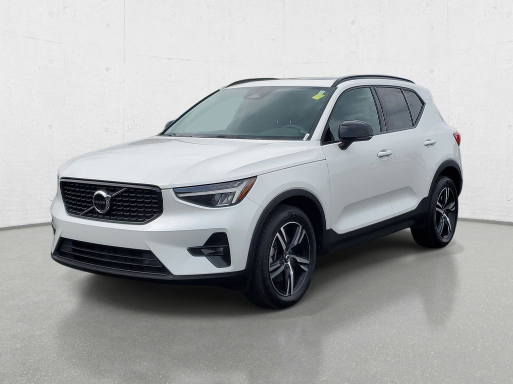 Used 2023 Volvo XC40 B5 Plus Dark Theme SUV