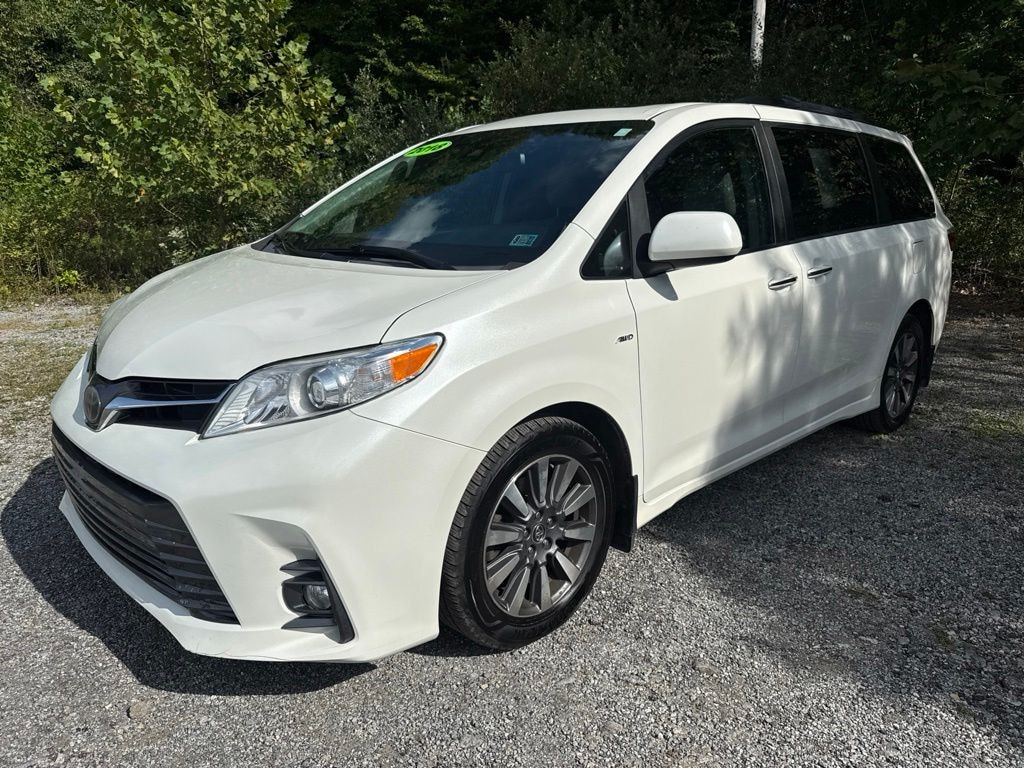 Used 2018 Toyota Sienna XLE Minivan/Van