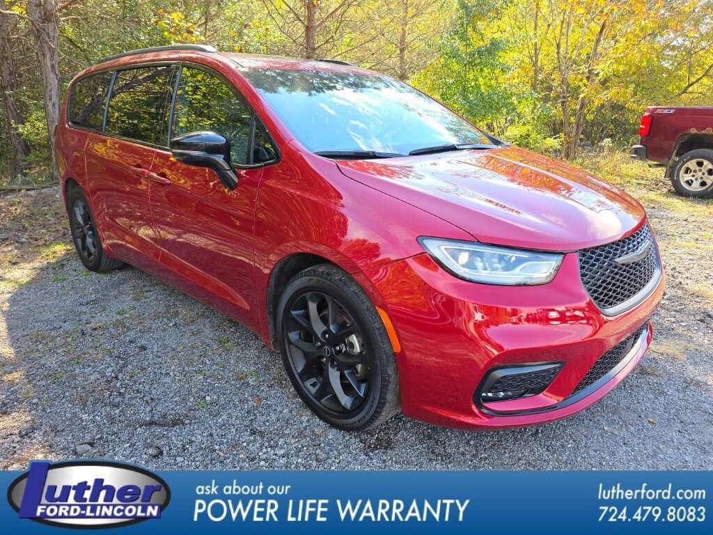 Used 2025 Chrysler Pacifica Limited Minivan/Van
