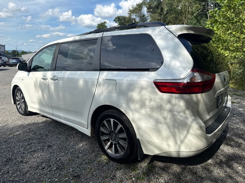 Used 2018 Toyota Sienna XLE Minivan/Van