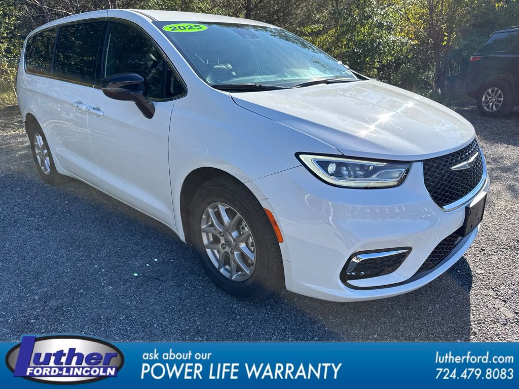 Used 2025 Chrysler Pacifica Select Minivan/Van
