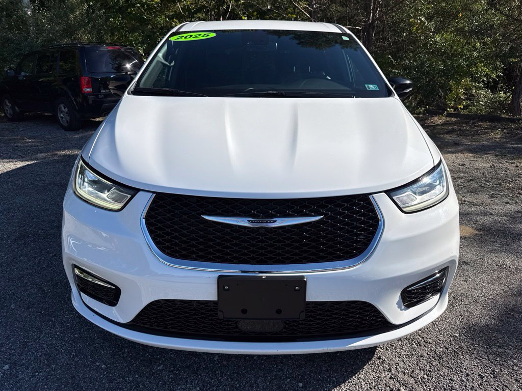 Used 2025 Chrysler Pacifica Select Minivan/Van