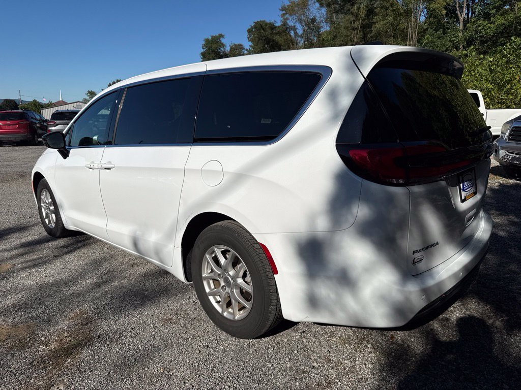 Used 2025 Chrysler Pacifica Select Minivan/Van