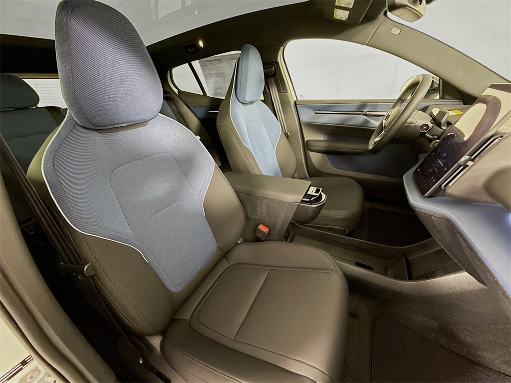 2026 Volvo EX30 Plus - Photo 27