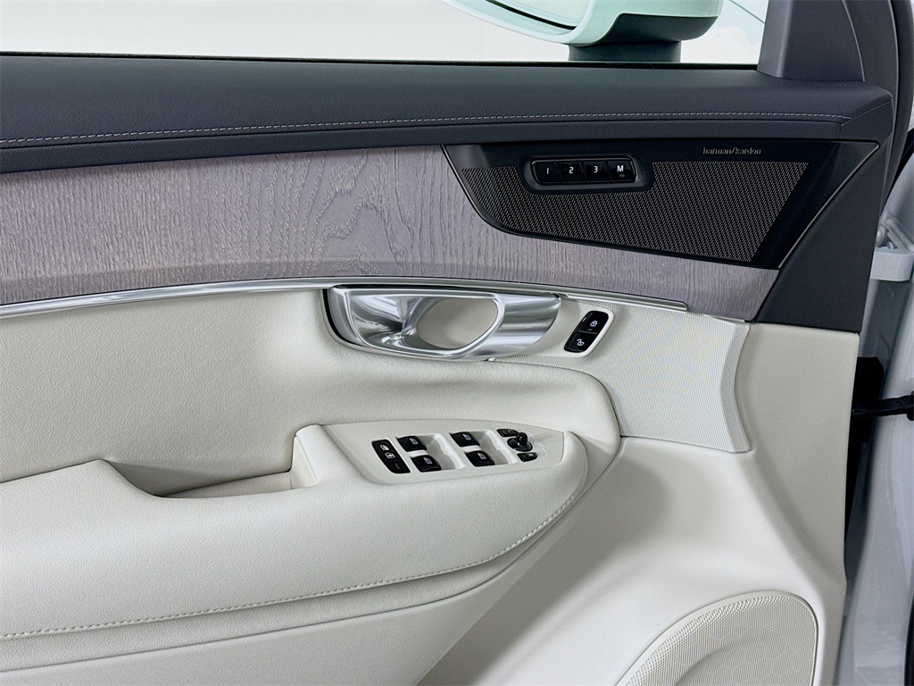 2026 Volvo XC90 Ultra - Photo 19