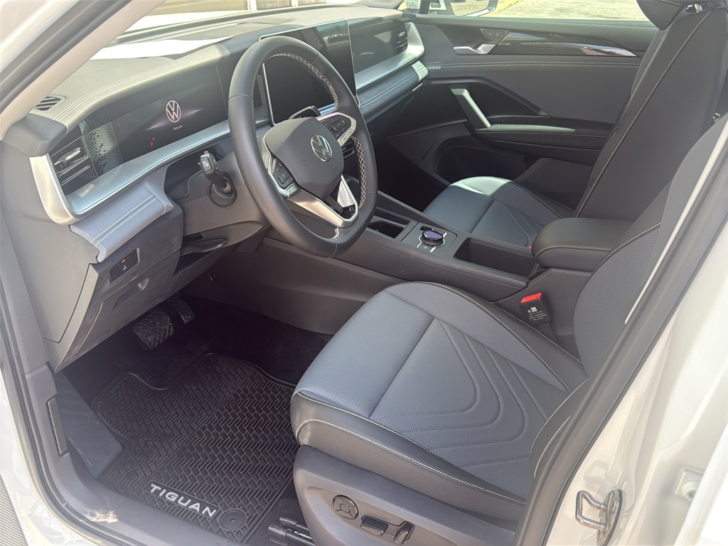 2026 Volkswagen Tiguan SE - Photo 9