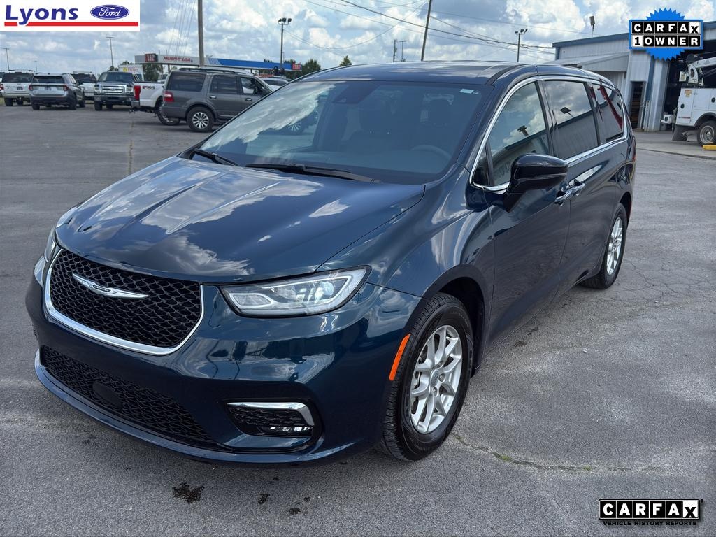 Used 2025 Chrysler Pacifica Select Passenger Van