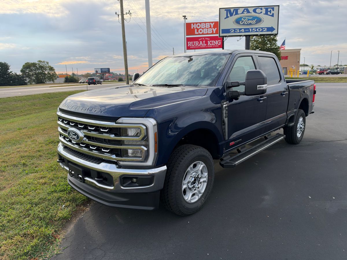 2027 Ford Super Duty F-350&reg; XLT TRUCK