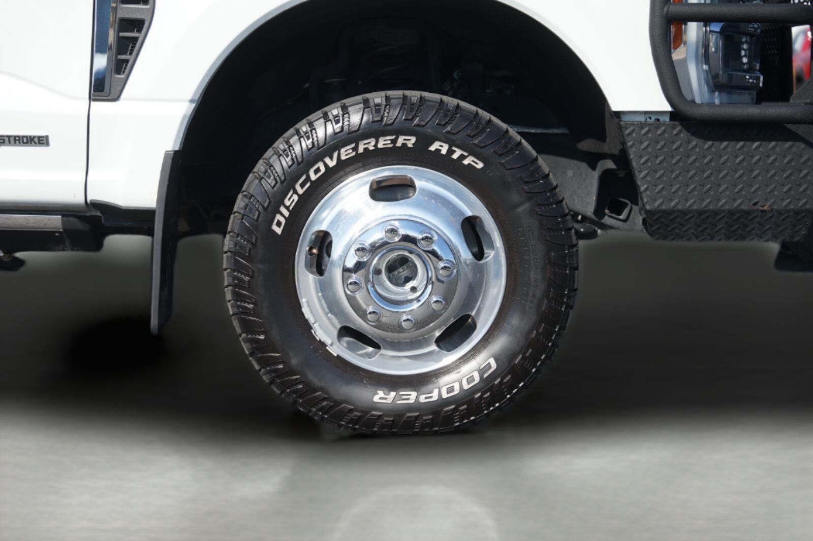 Used 2023 Ford Super Duty F-350 DRW Lariat Truck