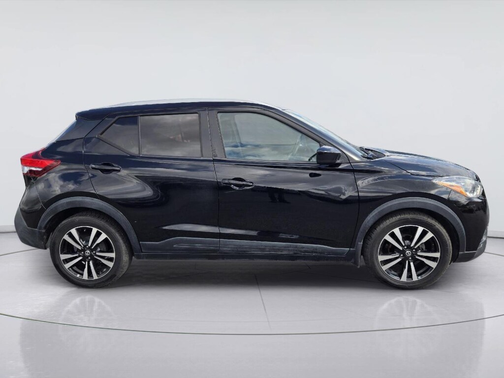 Used 2018 Nissan Kicks SV SUV