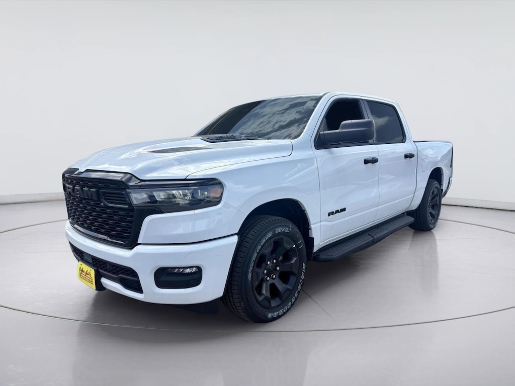 New 2026 Ram 1500 EXPRESS CREW CAB 4X4 5'7 BOX Pickup