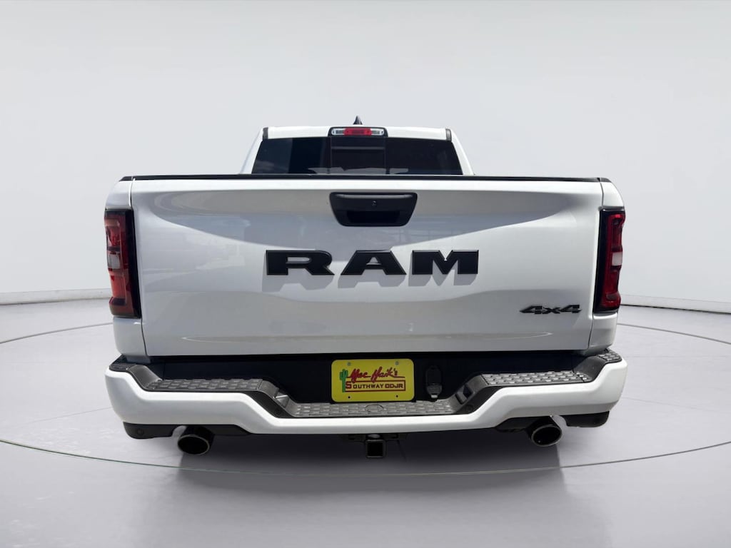 New 2026 Ram 1500 EXPRESS CREW CAB 4X4 5'7 BOX Pickup