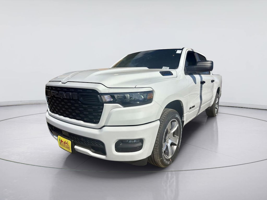 New 2026 Ram 1500 EXPRESS CREW CAB 4X2 5'7 BOX Pickup