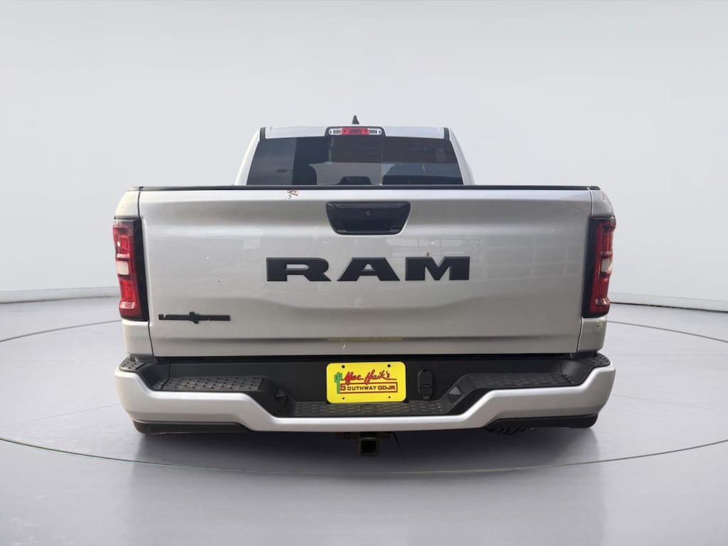 New 2026 Ram 1500 LONE STAR CREW CAB 4X2 5'7 BOX Pickup
