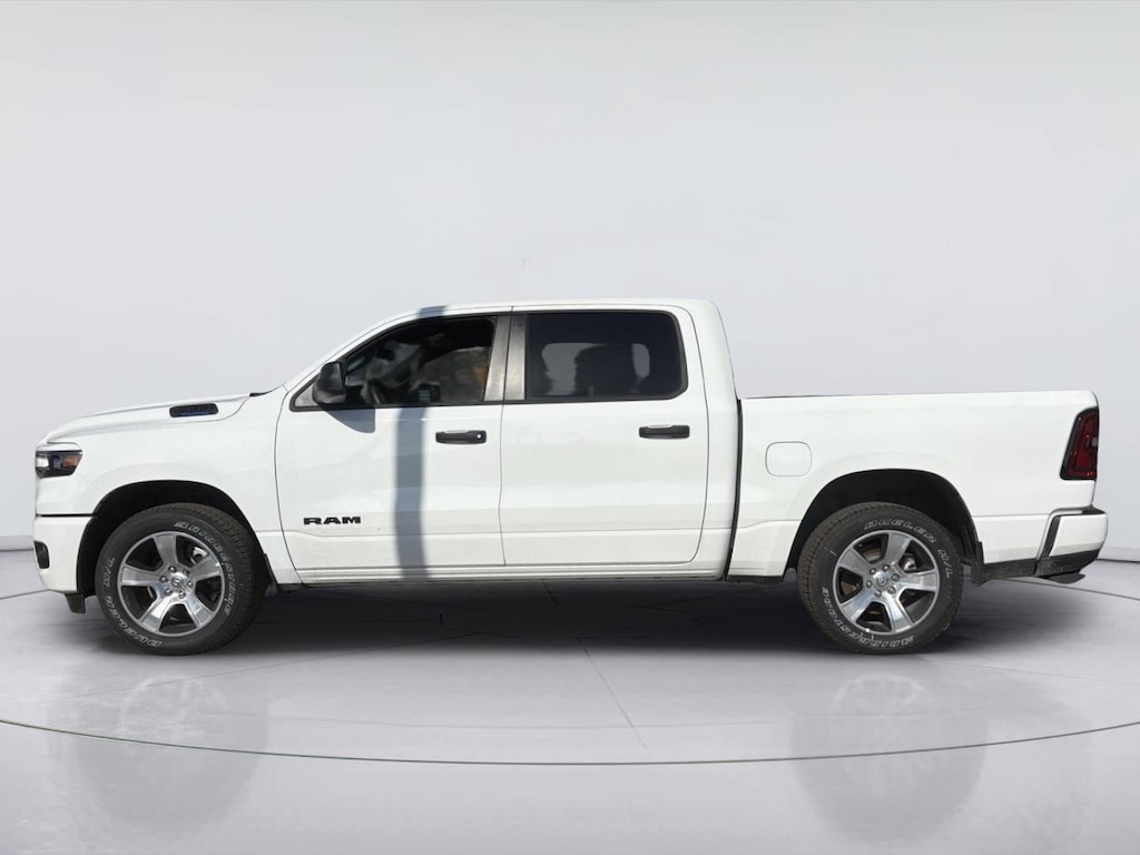 New 2026 Ram 1500 EXPRESS CREW CAB 4X2 5'7 BOX Pickup