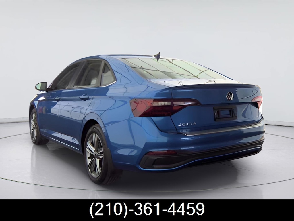 Used 2024 Volkswagen Jetta SE Sedan