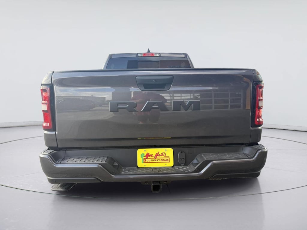 New 2026 Ram 1500 EXPRESS CREW CAB 4X2 5'7 BOX Pickup
