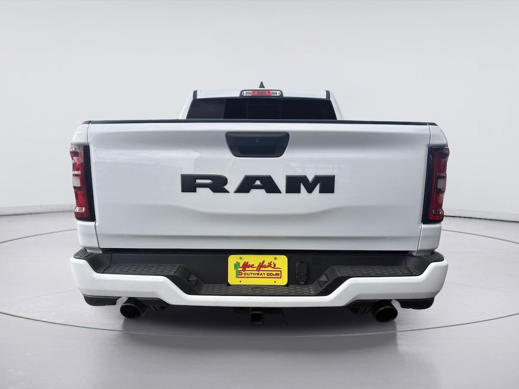 New 2026 Ram 1500 EXPRESS CREW CAB 4X2 5'7 BOX Pickup
