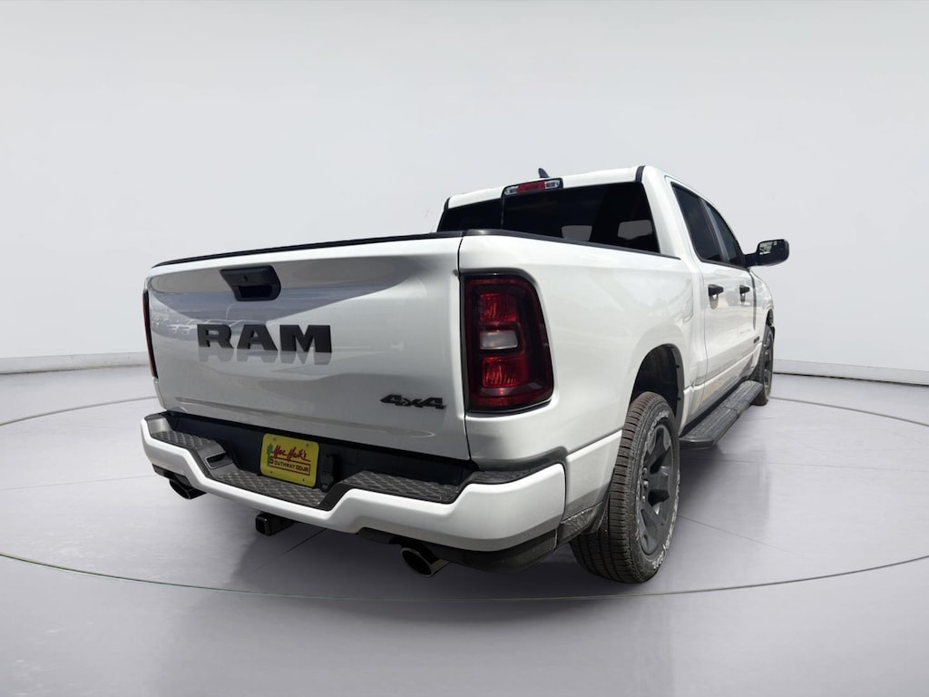New 2026 Ram 1500 EXPRESS CREW CAB 4X4 5'7 BOX Pickup
