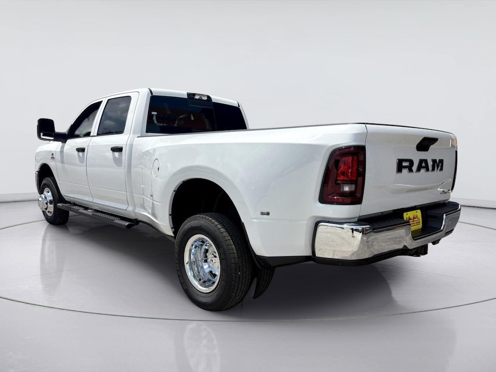 New 2026 Ram 3500 TRADESMAN CREW CAB 4X4 8' BOX Pickup