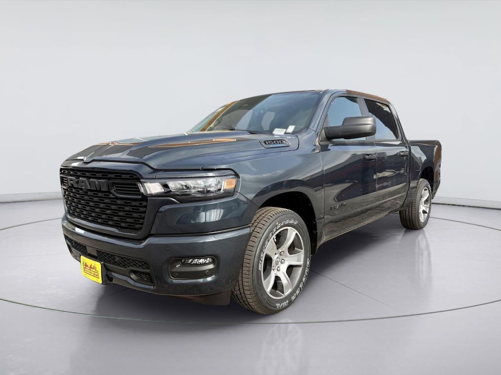 New 2026 Ram 1500 EXPRESS CREW CAB 4X2 5'7 BOX Pickup