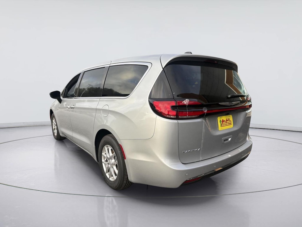New 2026 Chrysler Pacifica LIMITED Passenger Van