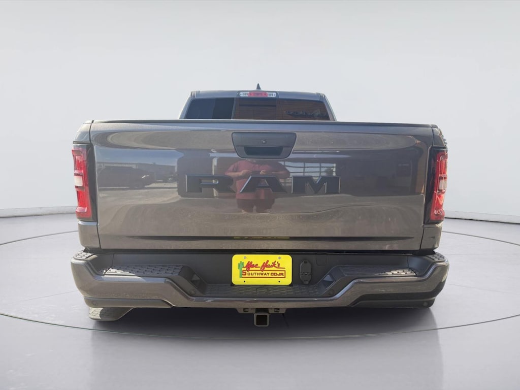 New 2026 Ram 1500 EXPRESS CREW CAB 4X2 5'7 BOX Pickup