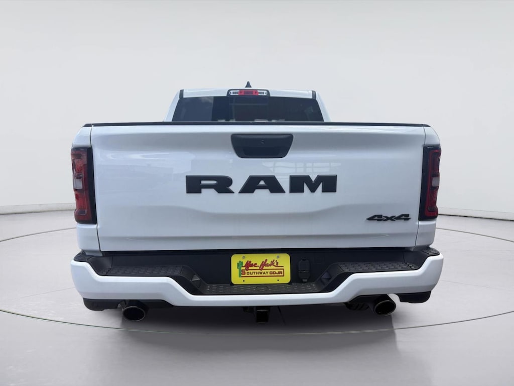 New 2026 Ram 1500 EXPRESS CREW CAB 4X4 5'7 BOX Pickup