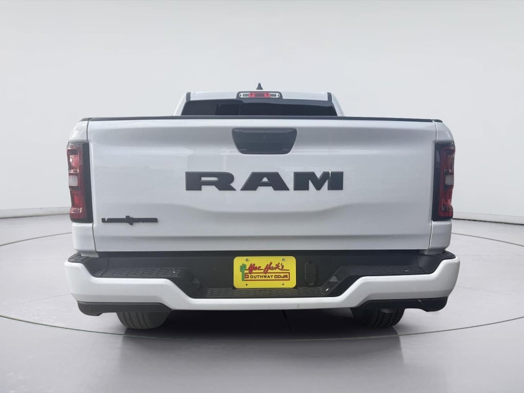 New 2026 Ram 1500 LONE STAR CREW CAB 4X2 5'7 BOX Pickup