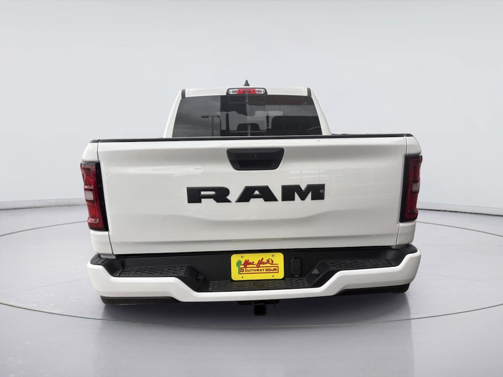 New 2026 Ram 1500 EXPRESS CREW CAB 4X2 5'7 BOX Pickup