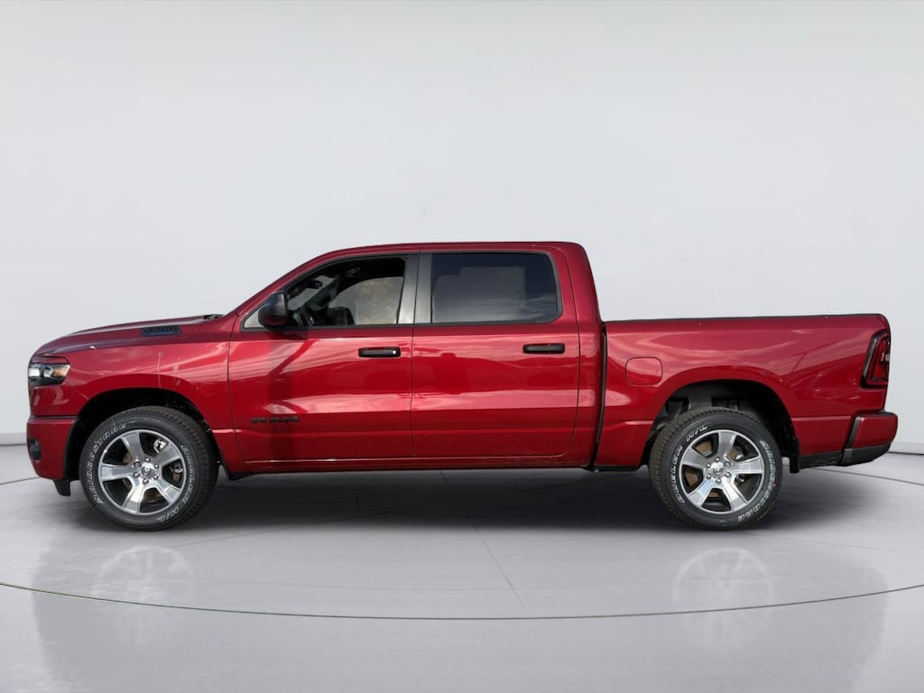 New 2026 Ram 1500 EXPRESS CREW CAB 4X2 5'7 BOX Pickup