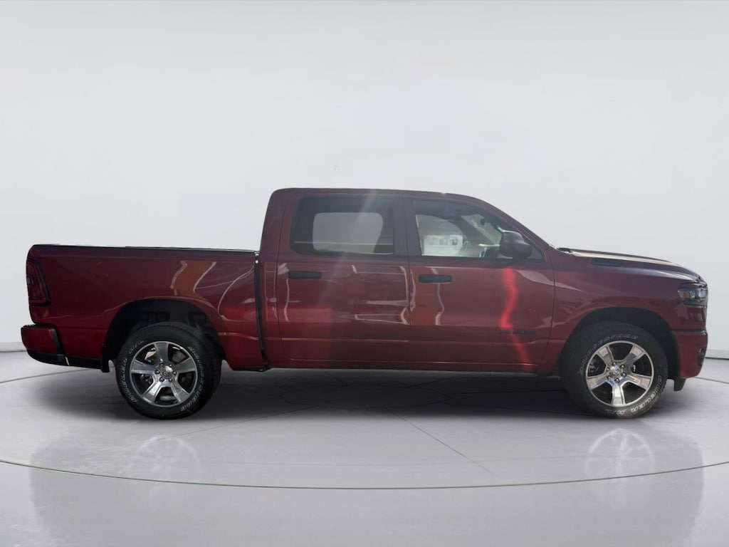 New 2026 Ram 1500 EXPRESS CREW CAB 4X2 5'7 BOX Pickup