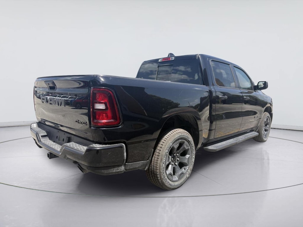 New 2026 Ram 1500 EXPRESS CREW CAB 4X4 5'7 BOX Pickup