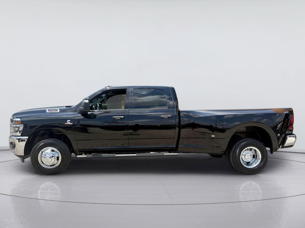 New 2026 Ram 3500 TRADESMAN CREW CAB 4X4 8' BOX Pickup